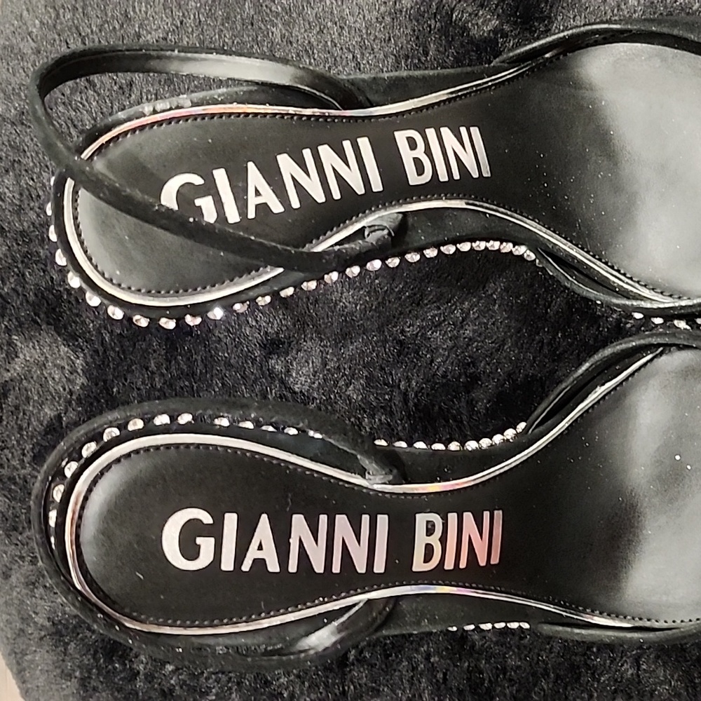 Shoes - Picture 5 of 6